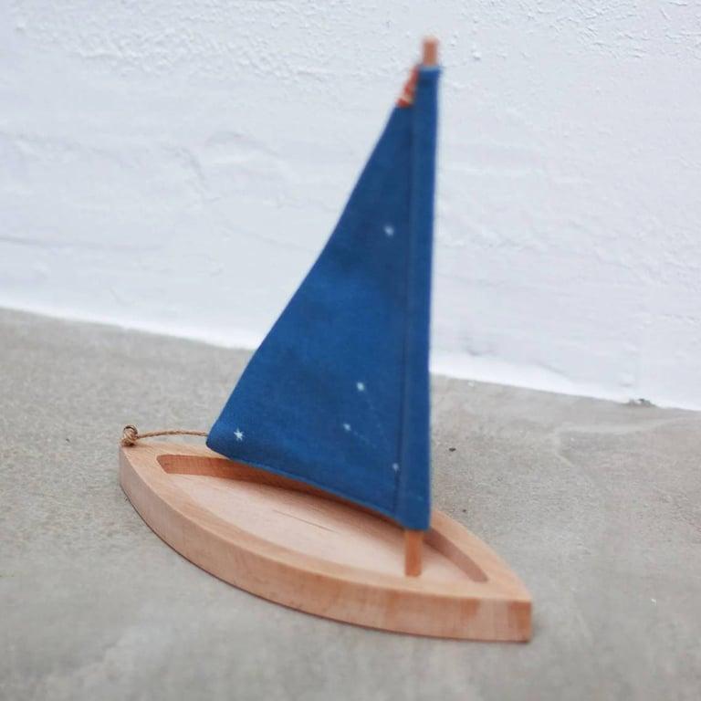 Montessori Eslentaworld Wooden Sailing Boat and Sailors Set