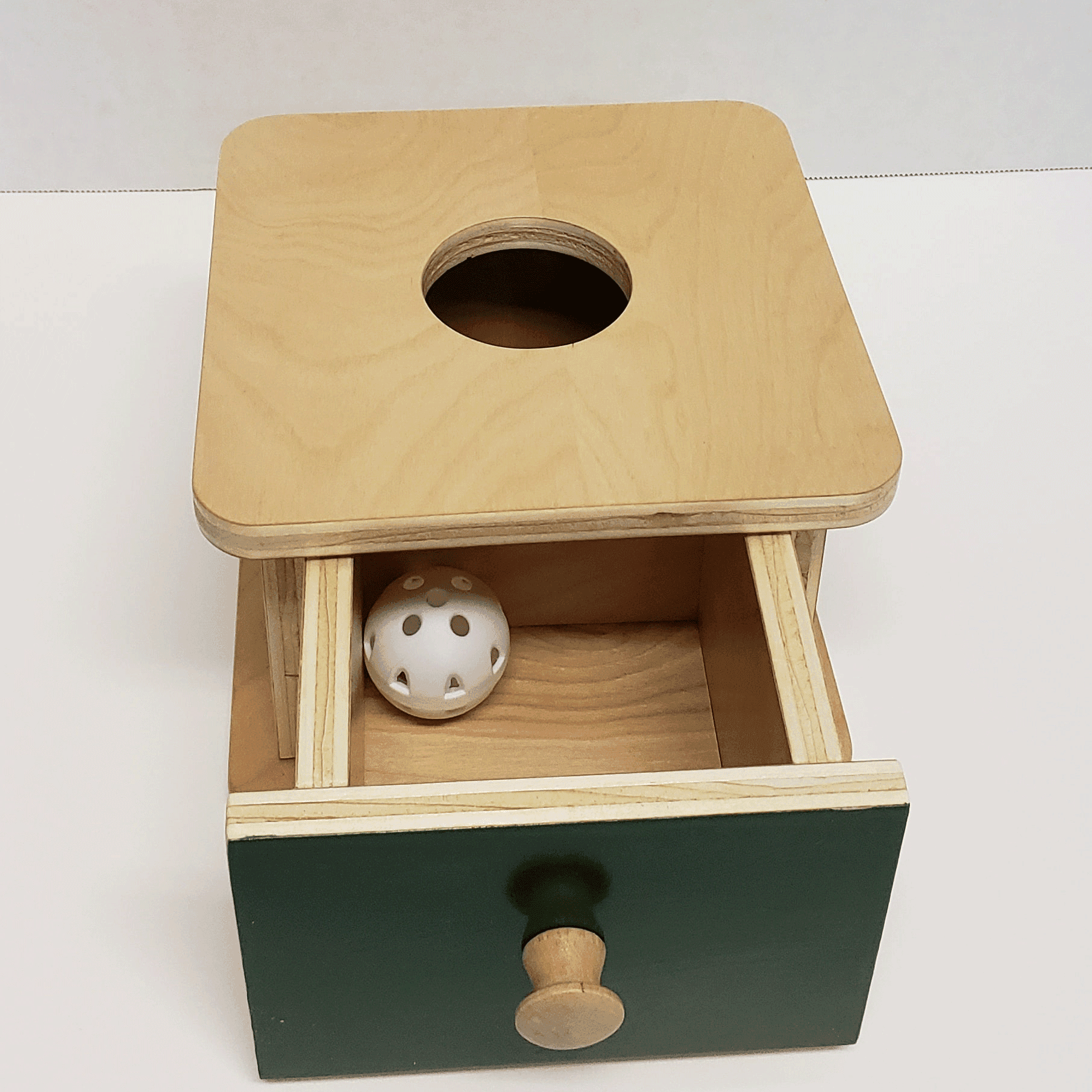 Montessori imbucare-box-drawer-ball-e1675151090326.png